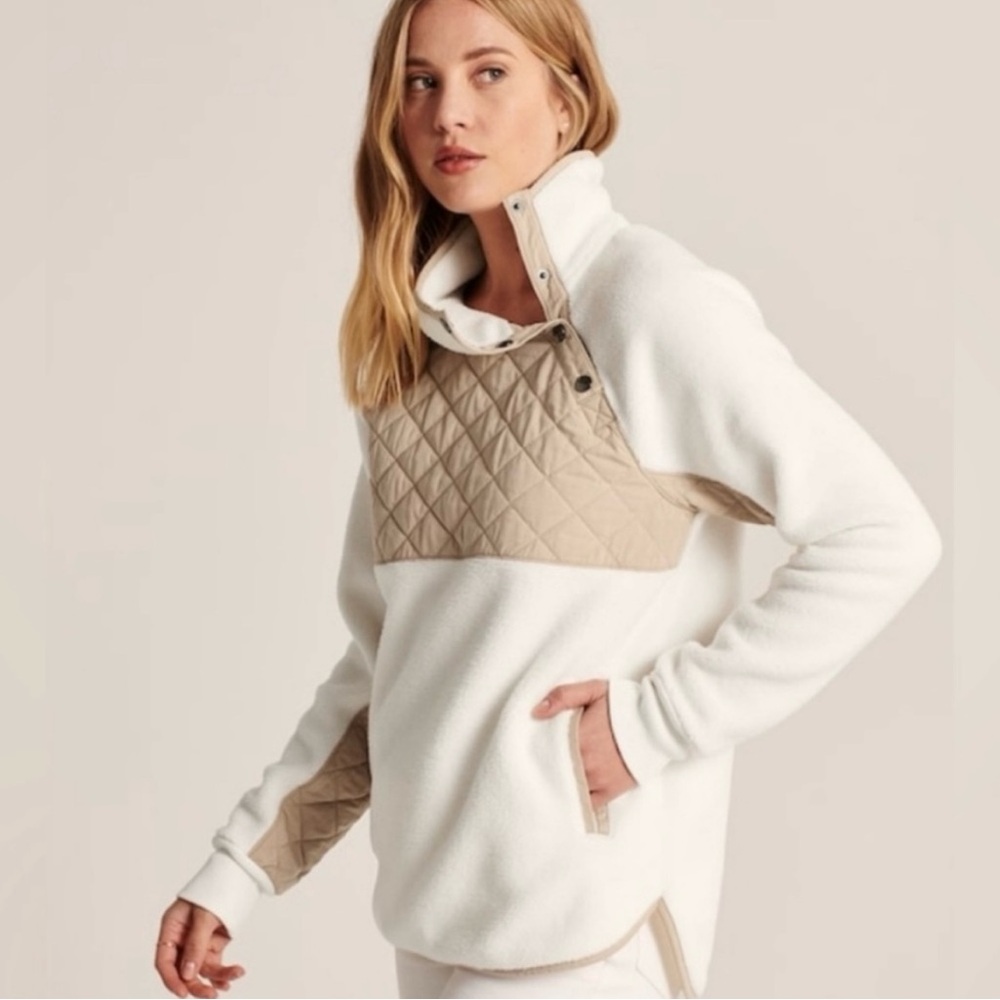 A&F | Asymmetrical Quilted 1/4 Snap Fleece | White + Brown | XS